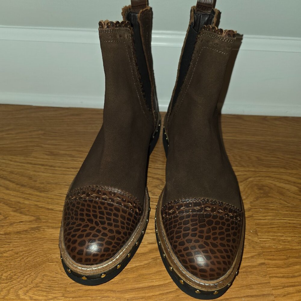 Free People NWOT Atlas Chelsea Suede Boots Size 39/9